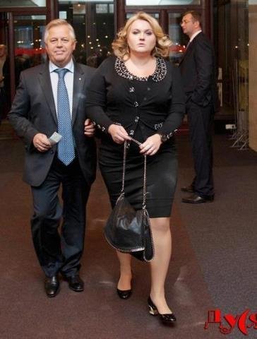 ЄСТЬ ЖЕНЩІНИ В РУСКІХ СЄЛЄНЬЯХ...